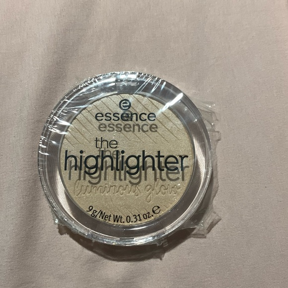 Essence The Highlighter #1 Mesmerizing - Picture 1 of 1